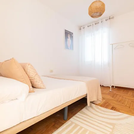 Apartment Amplia Vivienda Con Garaje