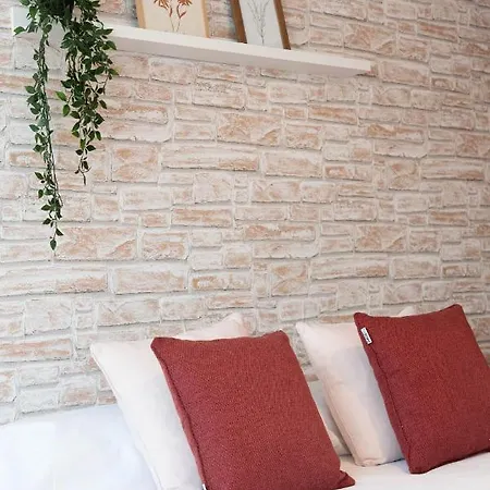 Amplia Vivienda Con Garaje *