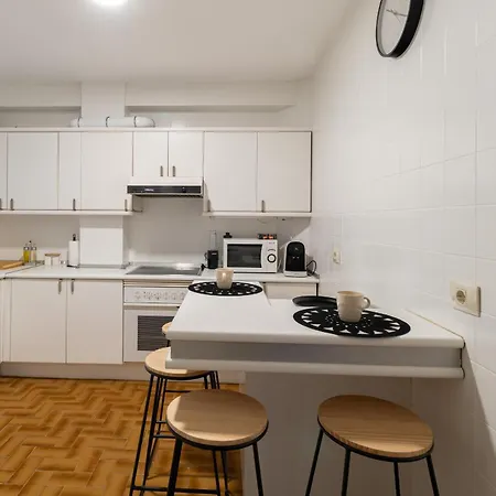 Amplia Vivienda Con Garaje *